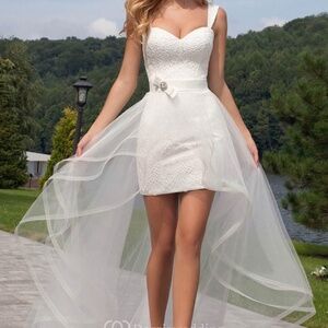Dorris wedding dress,never worn, tags attatched size 20w (2xl)